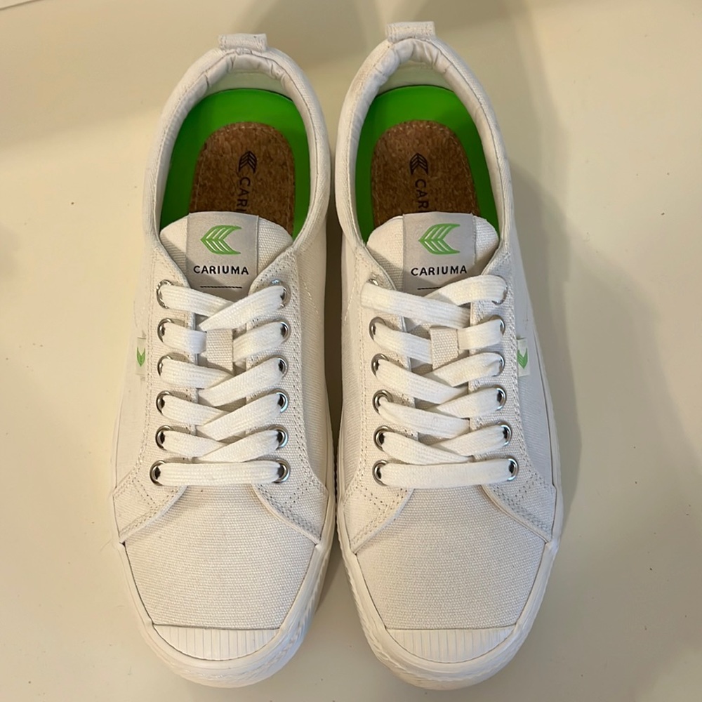 Cariuma OCA low Canvas Sneakers